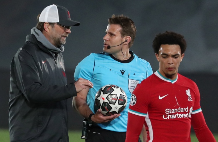 王建民正式与纽约洋基签约，开启其波澜壮阔的美职拓荒之路