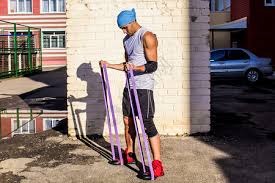 威少本赛季首发时场均接近15+8+8，高于赛季平均数据