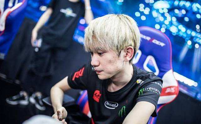 他在绿茵场 他在绿茵场